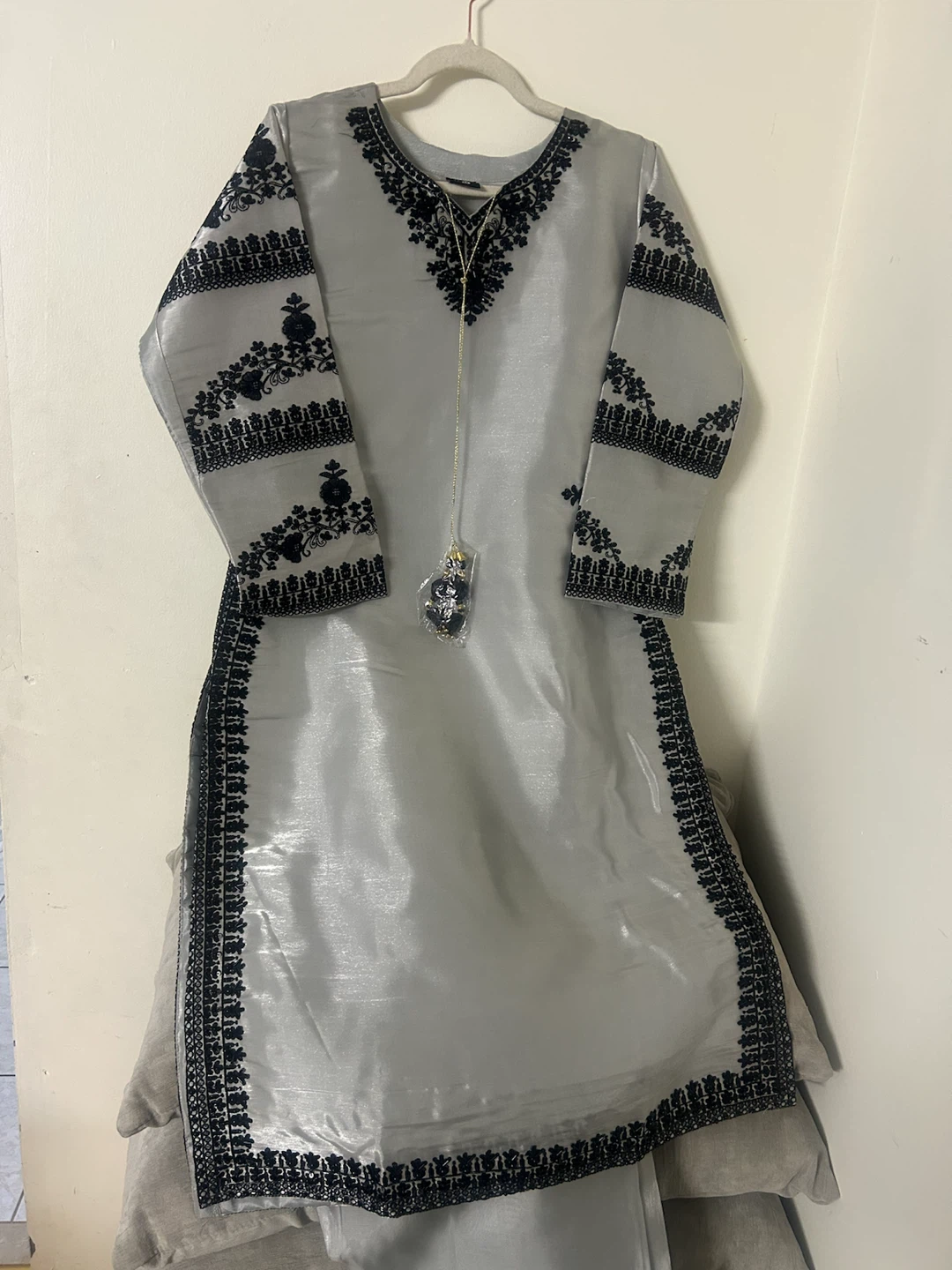 New Sheesha silk Embroidered suit Medium