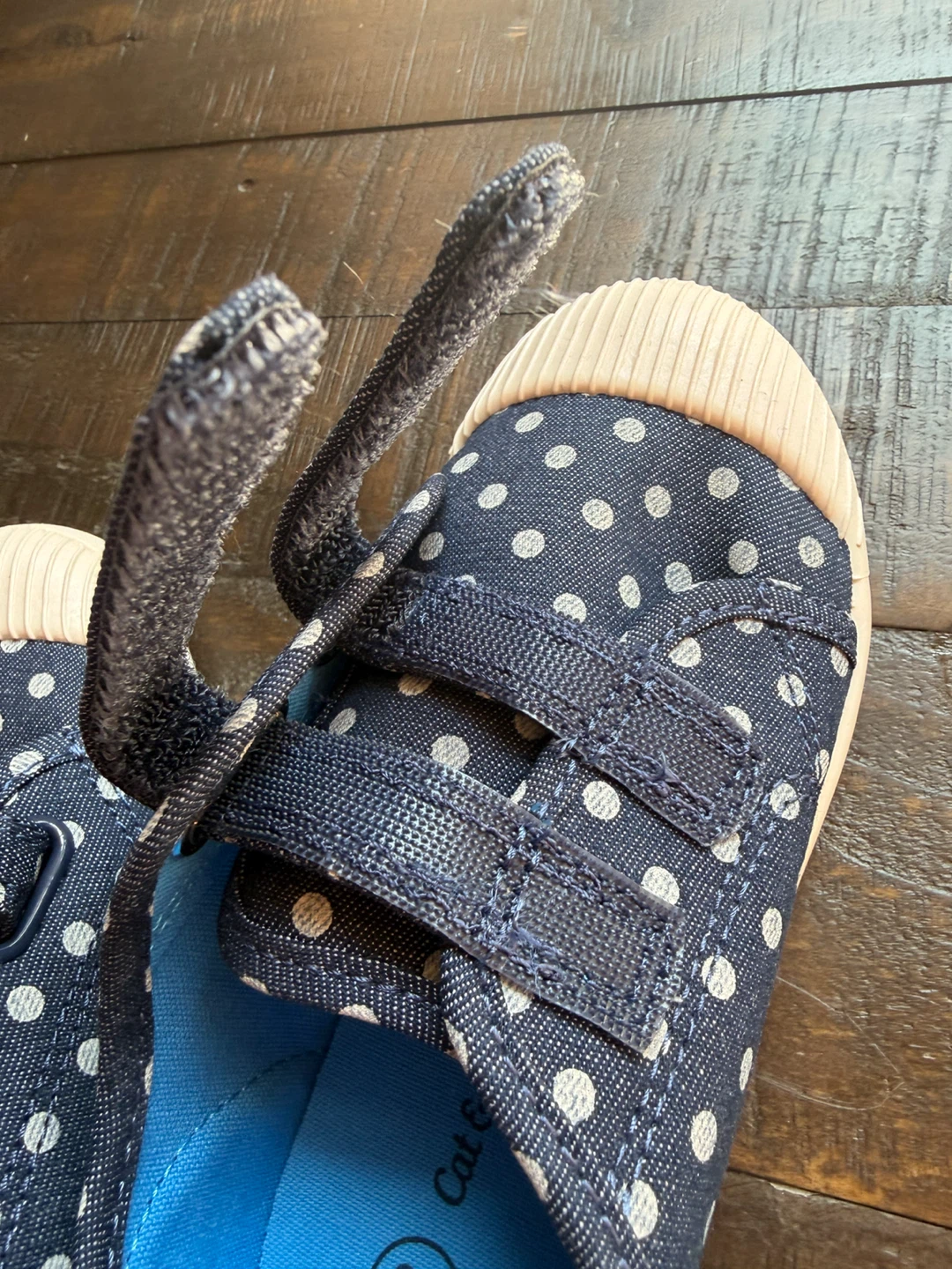 NWT! Cat & Jack Blue Polka Dot Sneakers Size 10 - photo 3