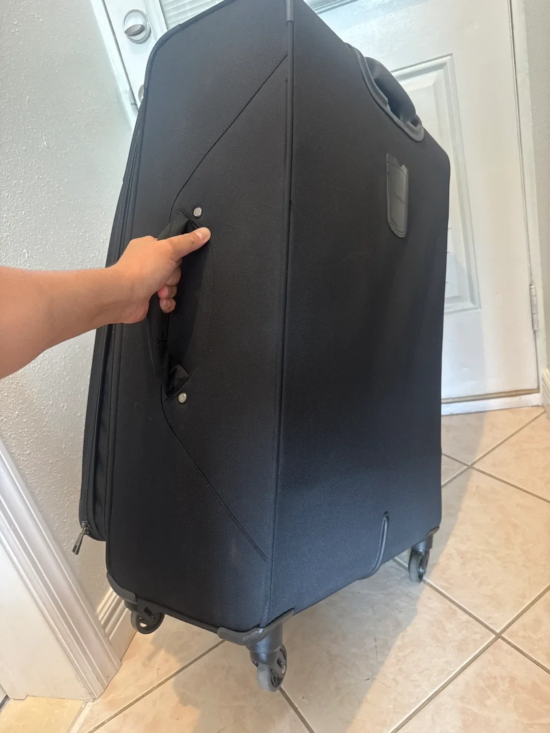 Travelpro Black Lightweight Luggage - photo 5