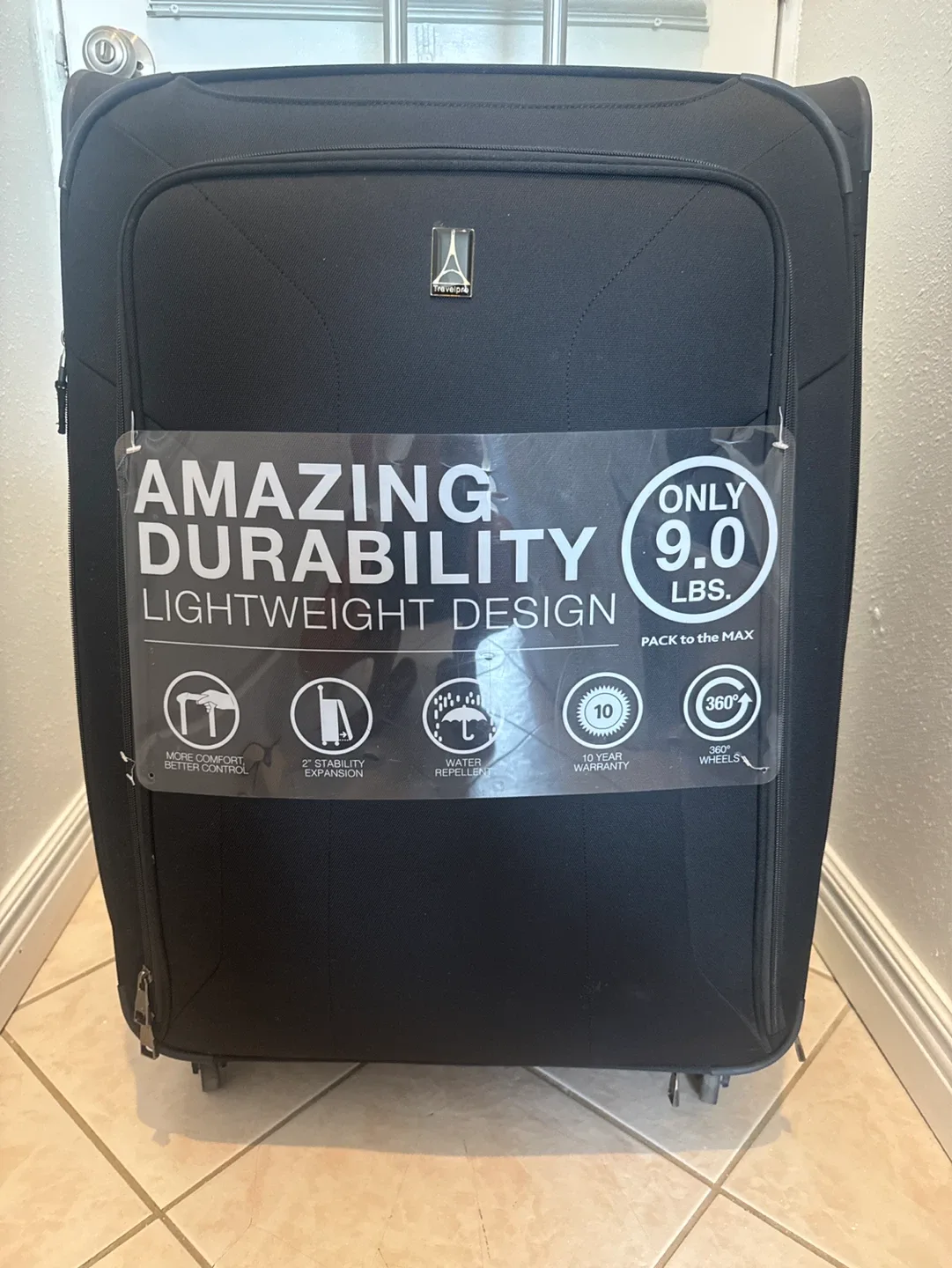 Travelpro Black Lightweight Luggage - photo 2