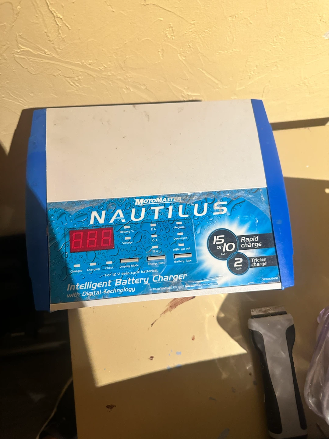 Motomaster Nautilus Intelligent Battery Charger