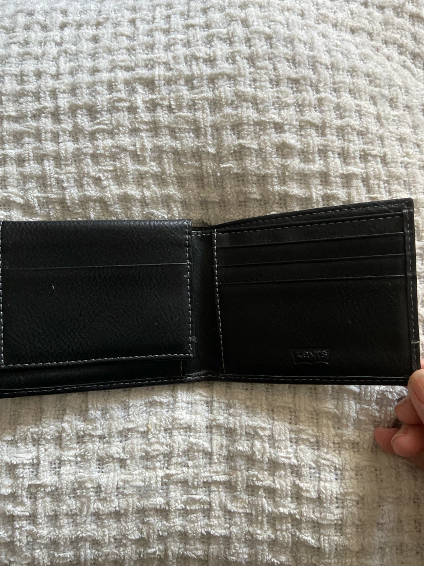 Levi Strauss & Co. Black Leather Bifold Wallet - photo 2