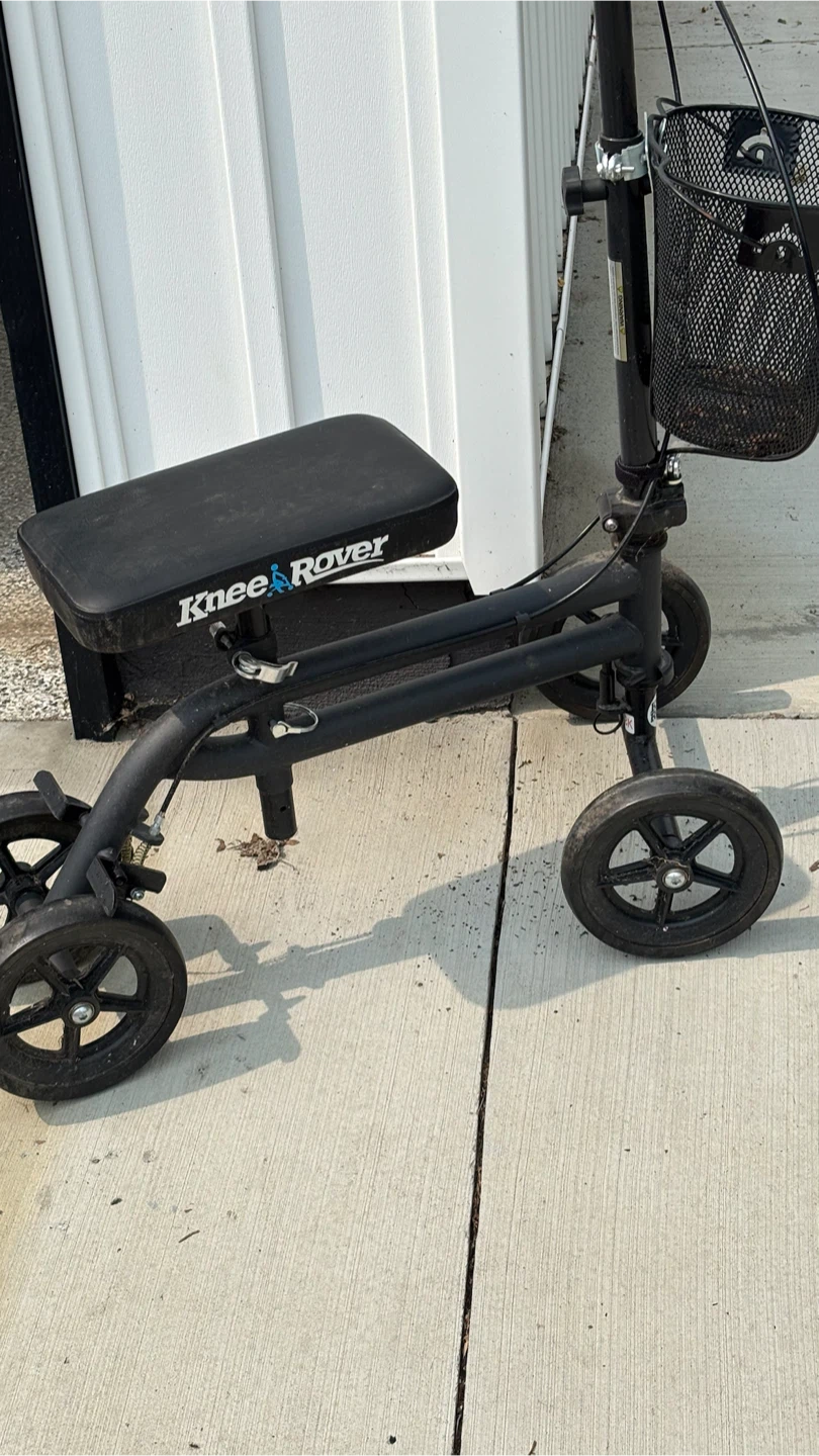 Knee Rover Steerable Knee Scooter
