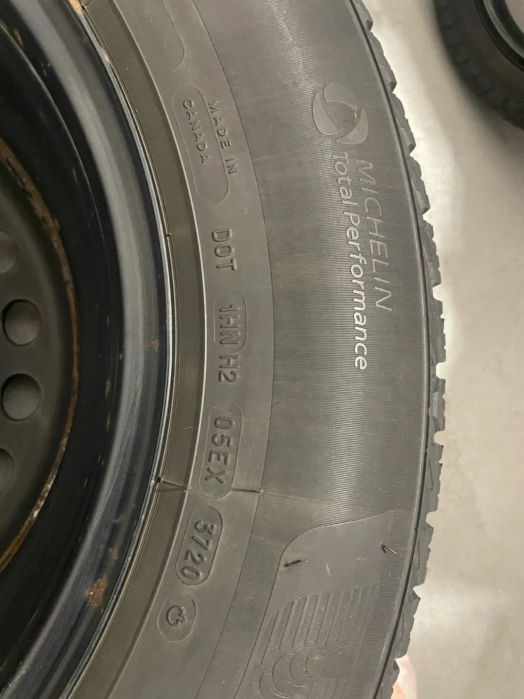 4 Michelin X-Ice Snow SUV Winter Tire - 235/65 R 17 - photo 4