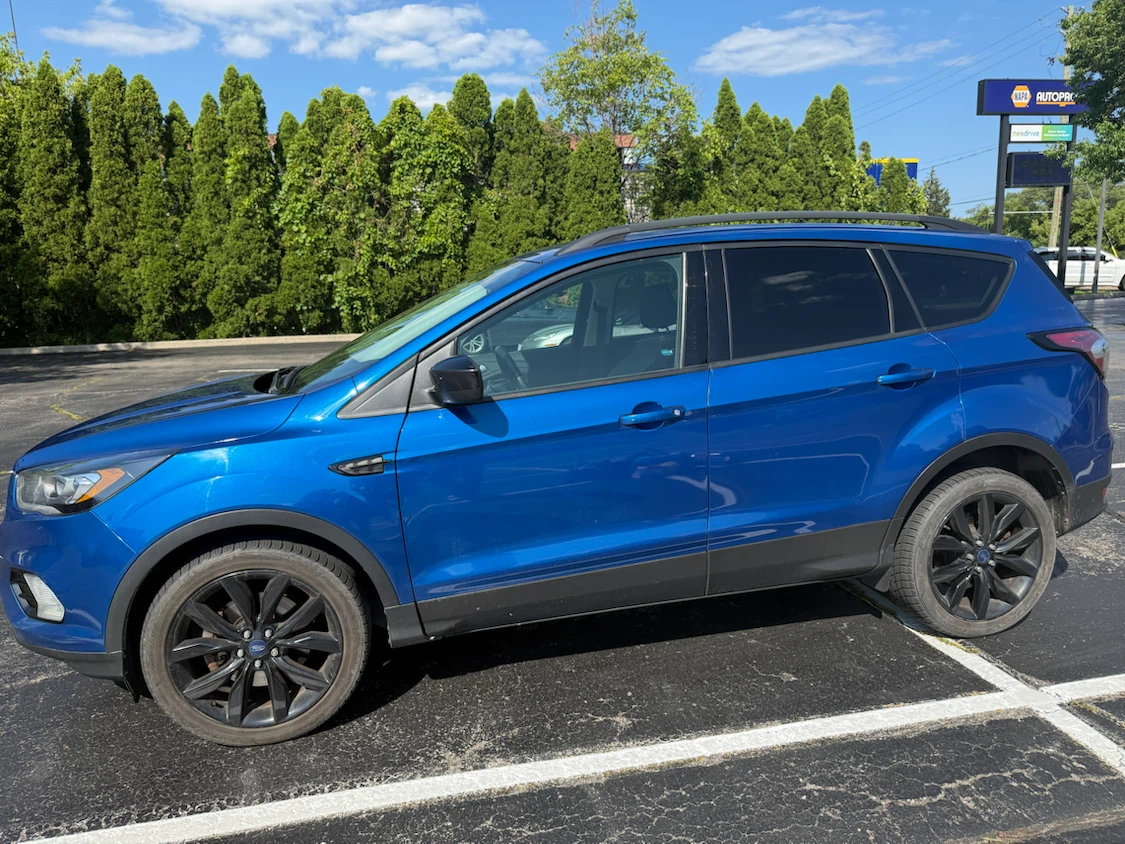 2017 Ford Escape SE Blue SUV - photo 2