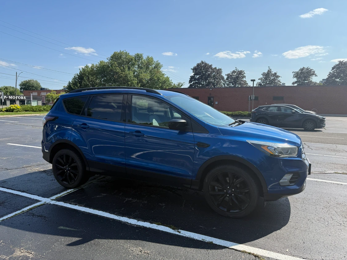 2017 Ford Escape SE Blue SUV - photo 4