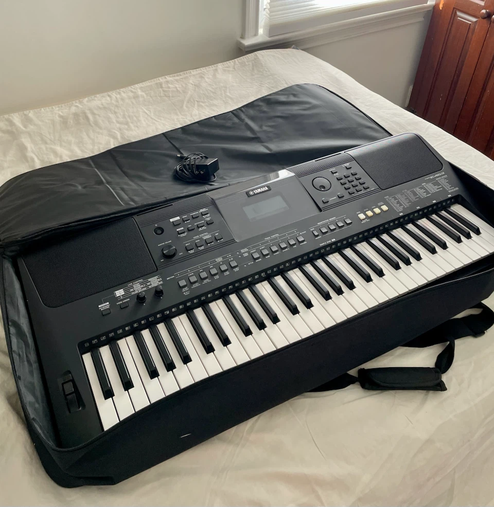 Yamaha PSR-E463 Portable Keyboard with Gig Bag