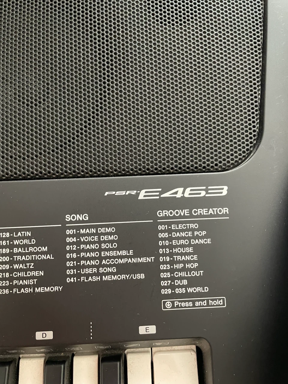 Yamaha PSR-E463 Portable Keyboard with Gig Bag - photo 3