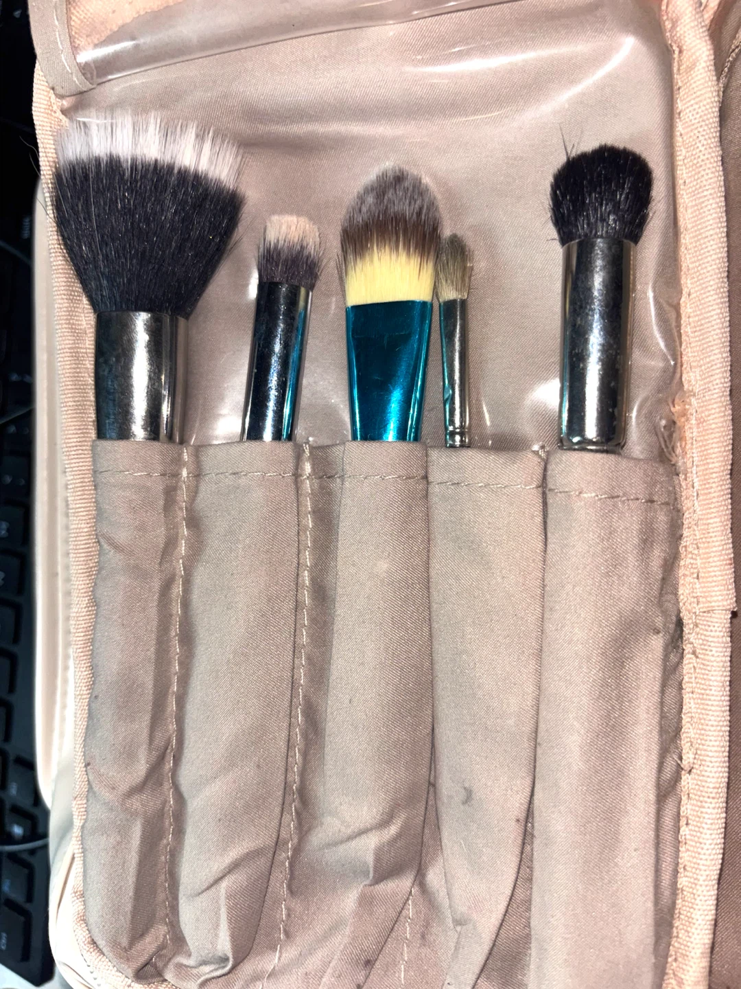 Makeup collection with brushes and a bag - photo 2