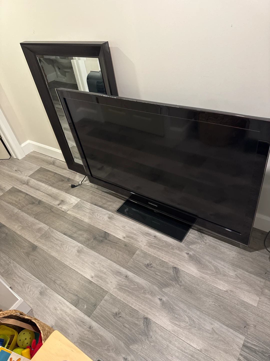 Samsung LN52B550K1FXZC 52" LCD TV