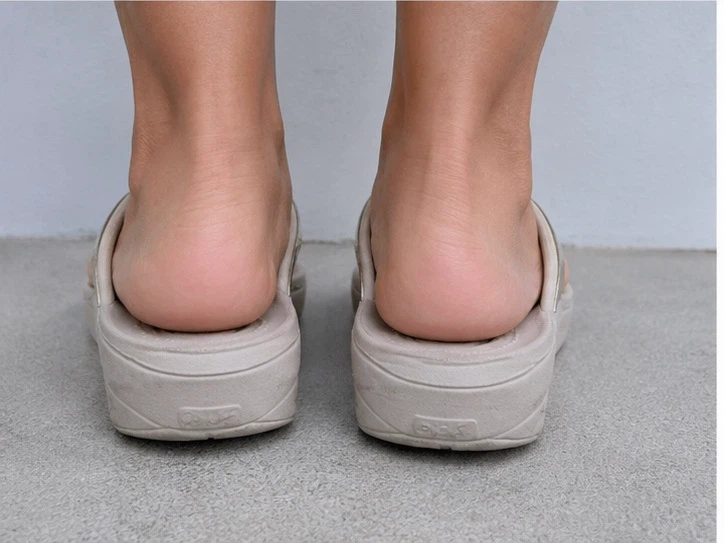 Gold Hammered Platform Flip Flops - photo 2