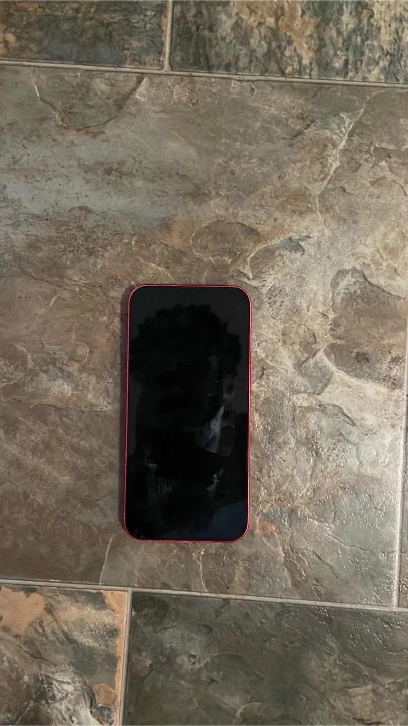 Apple iPhone 13 Red - 76% Battery Health - photo 3