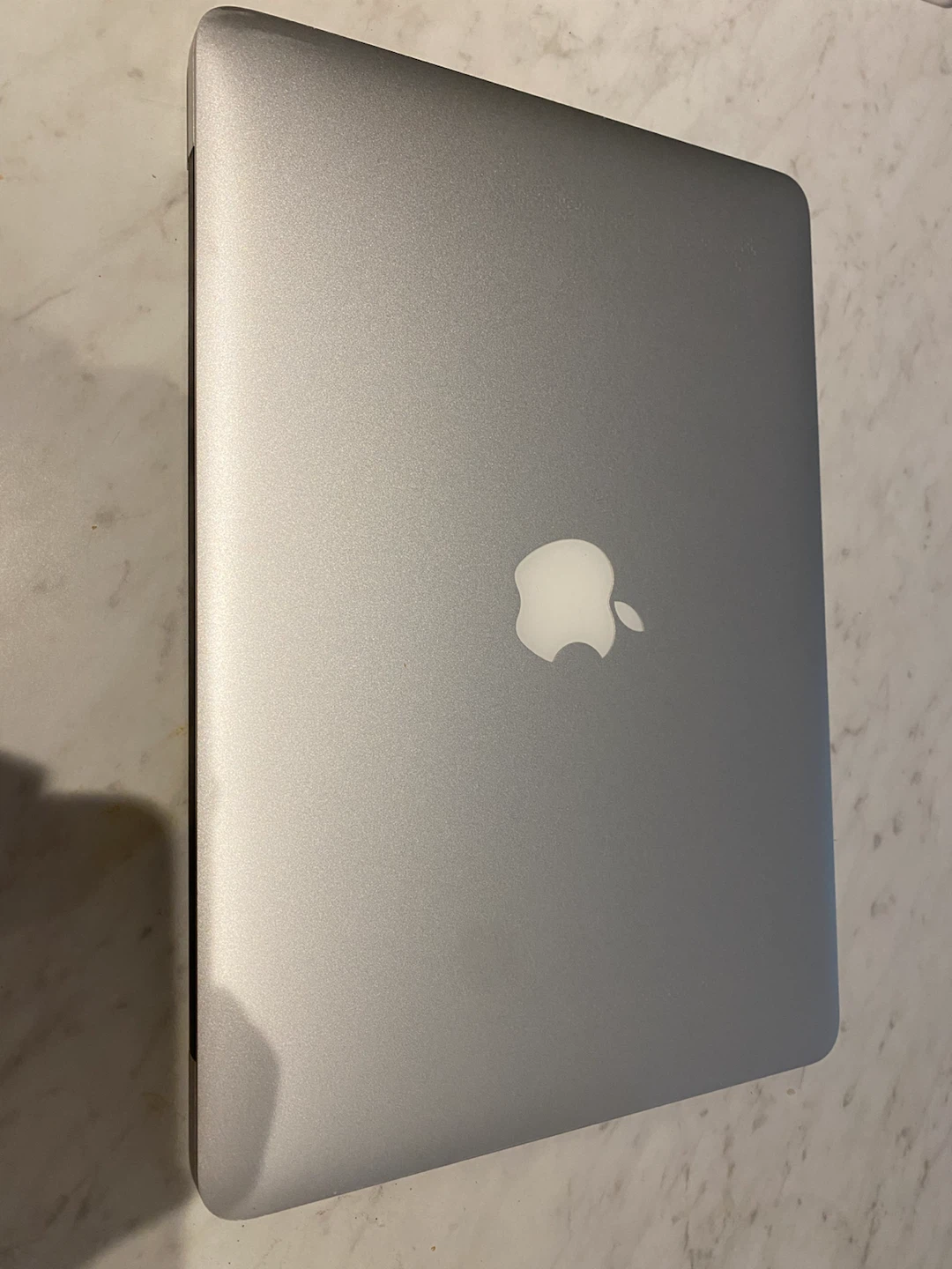 MacBook Pro 13” Retina (2015) | 16GB RAM | 512GB SSD
