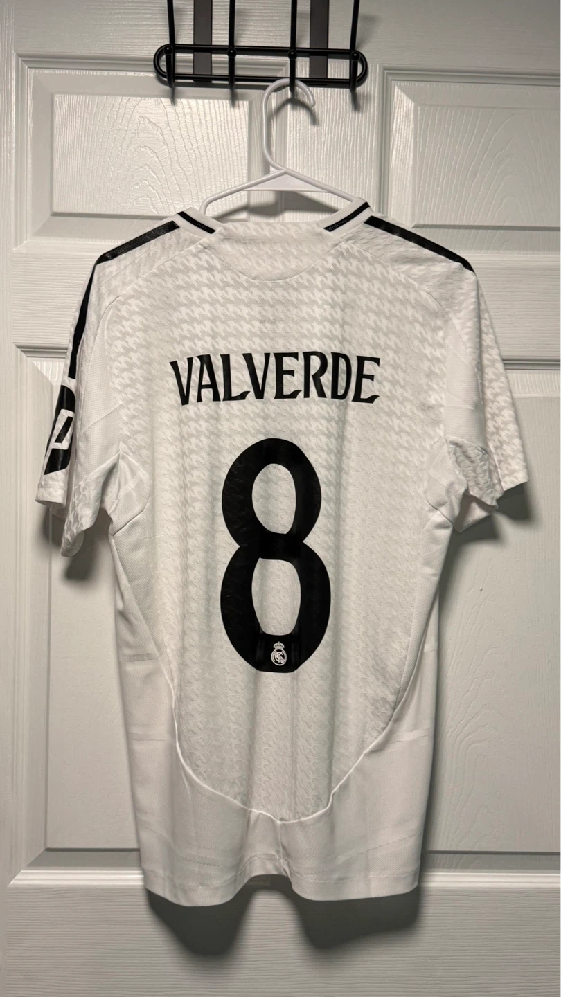 (M) Real Madrid Authentic Valverde 8 Jersey UCL 24/25 - photo 2