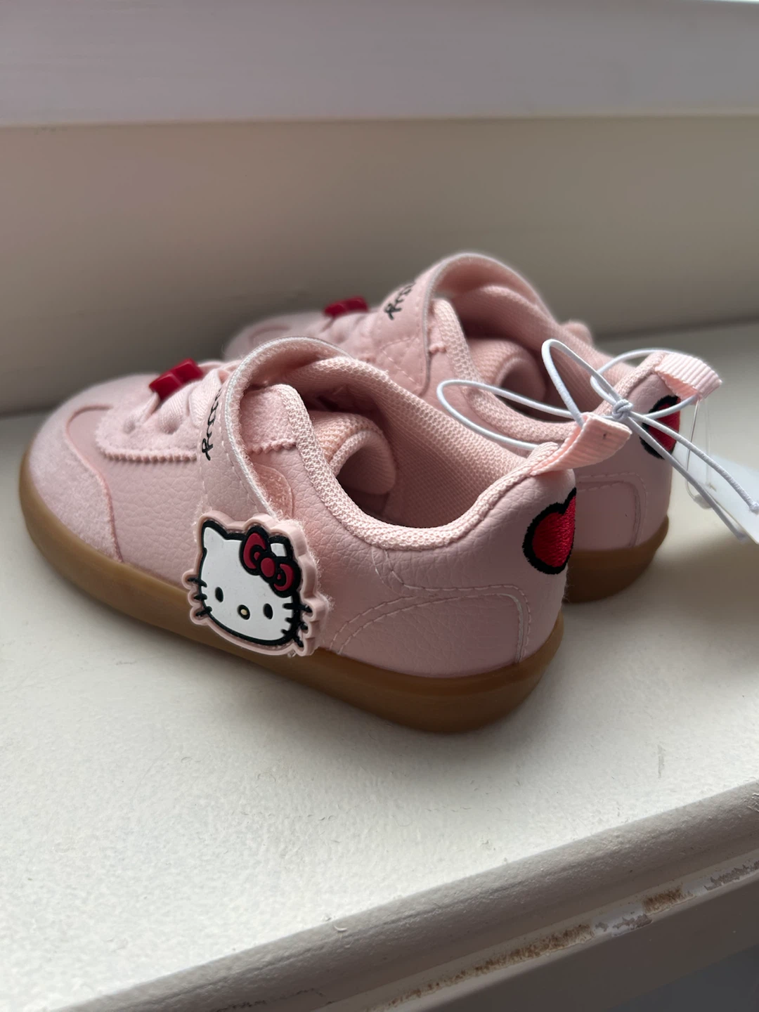 NEW! H&M Hello Kitty Pink Shoes Size 5.5 - photo 2