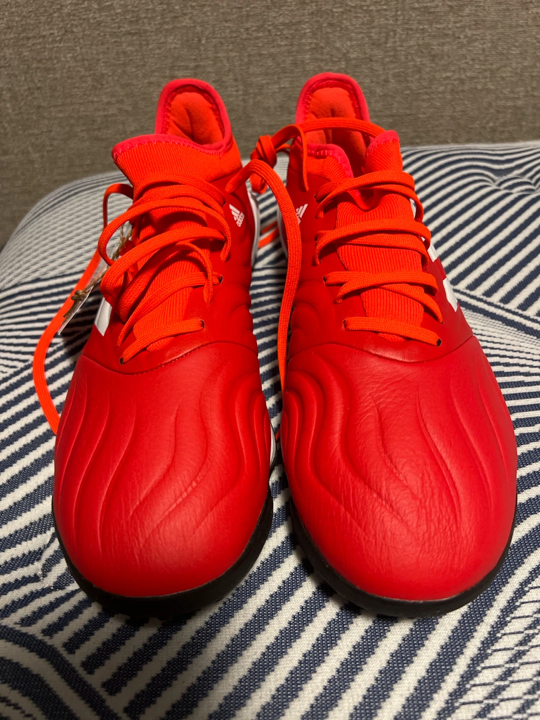 Indoor soccer cleats