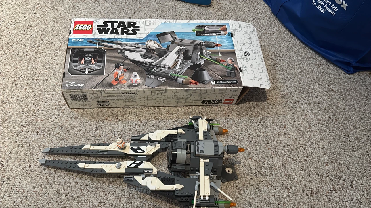 LEGO Star Wars 75242 Black Ace TIE Interceptor