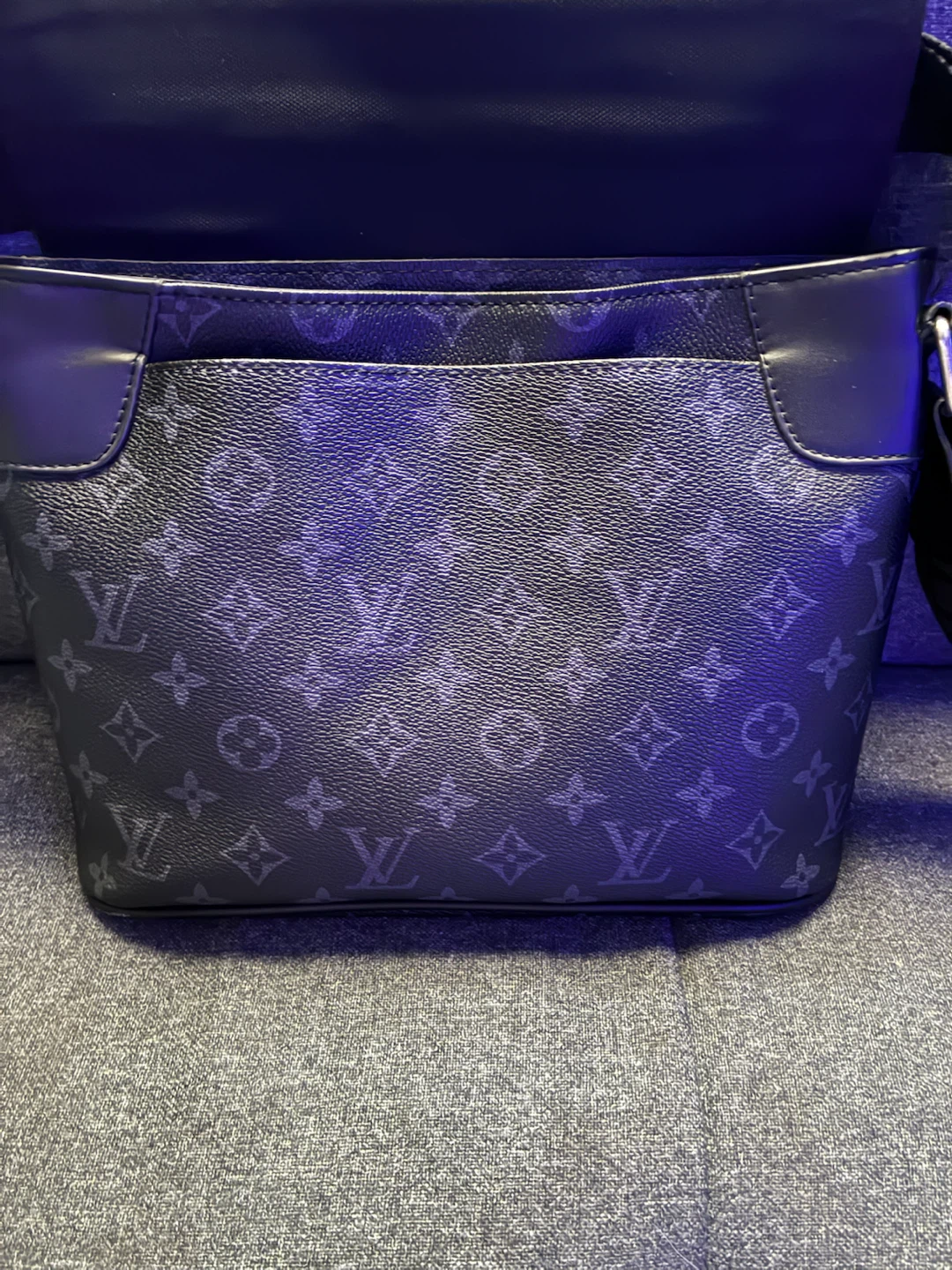 LV MESSENGER BAG - photo 3
