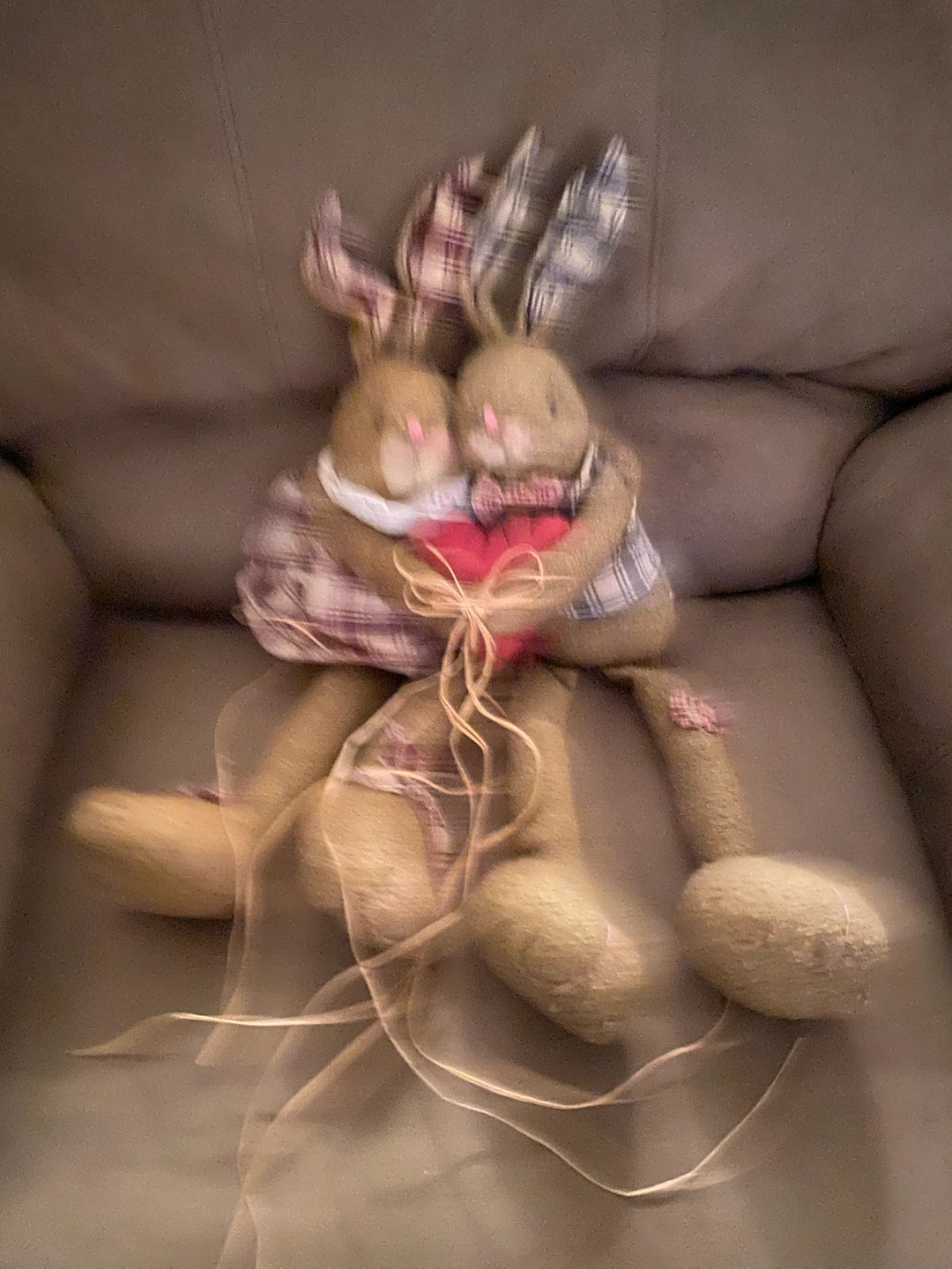 Hugging Bunny Couple Decor