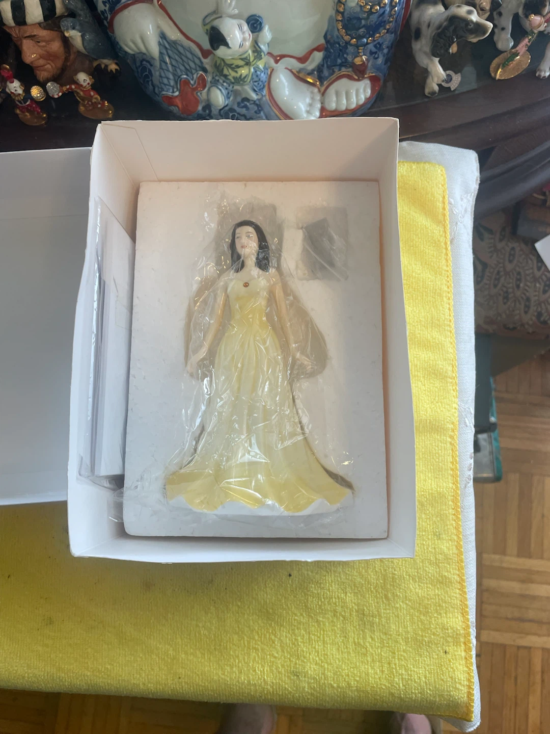 Royal Doulton Gemstones Collection November Topaz Figurine - photo 5