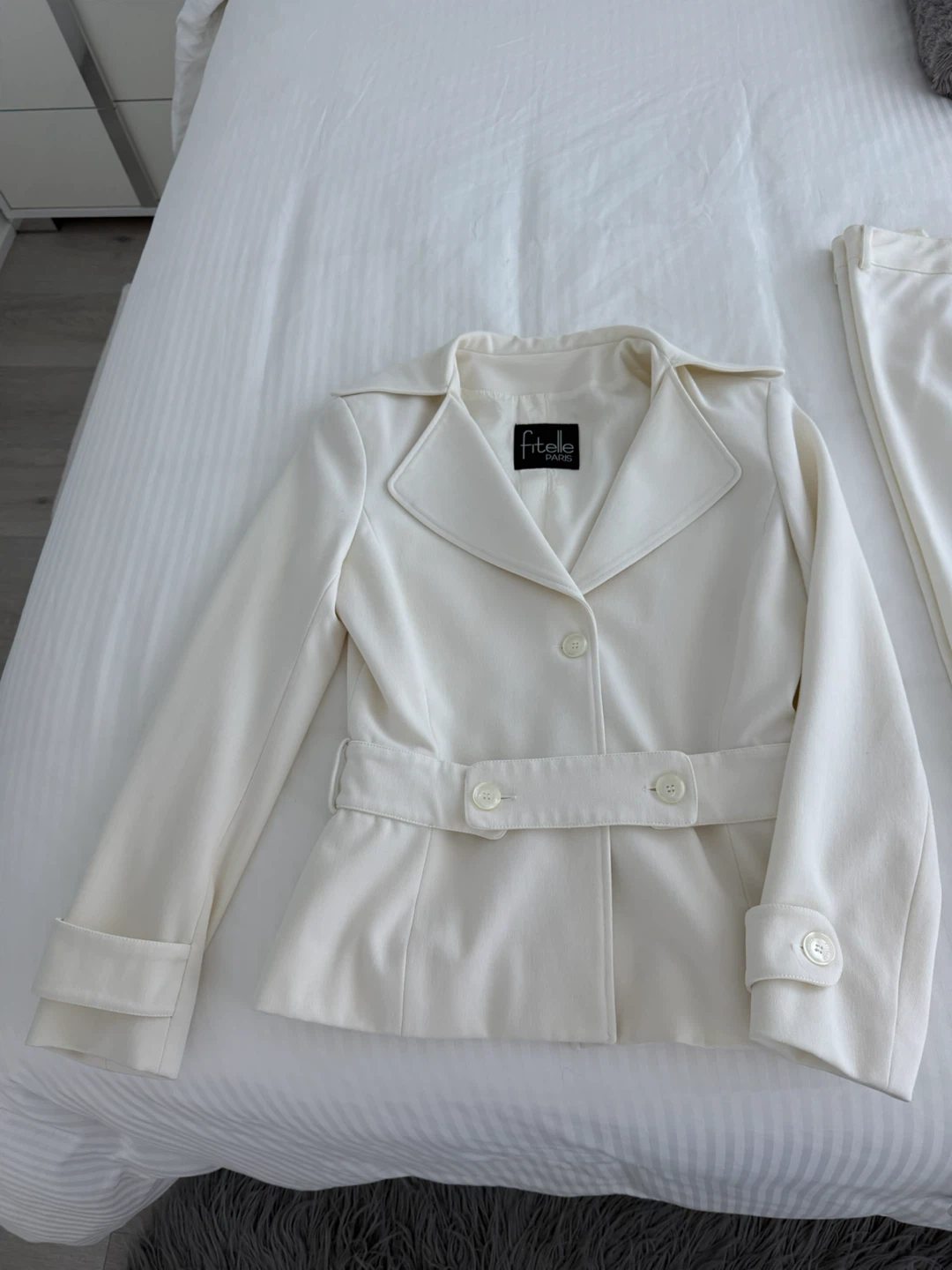 Fitelle Paris White Blazer and Pants Suit