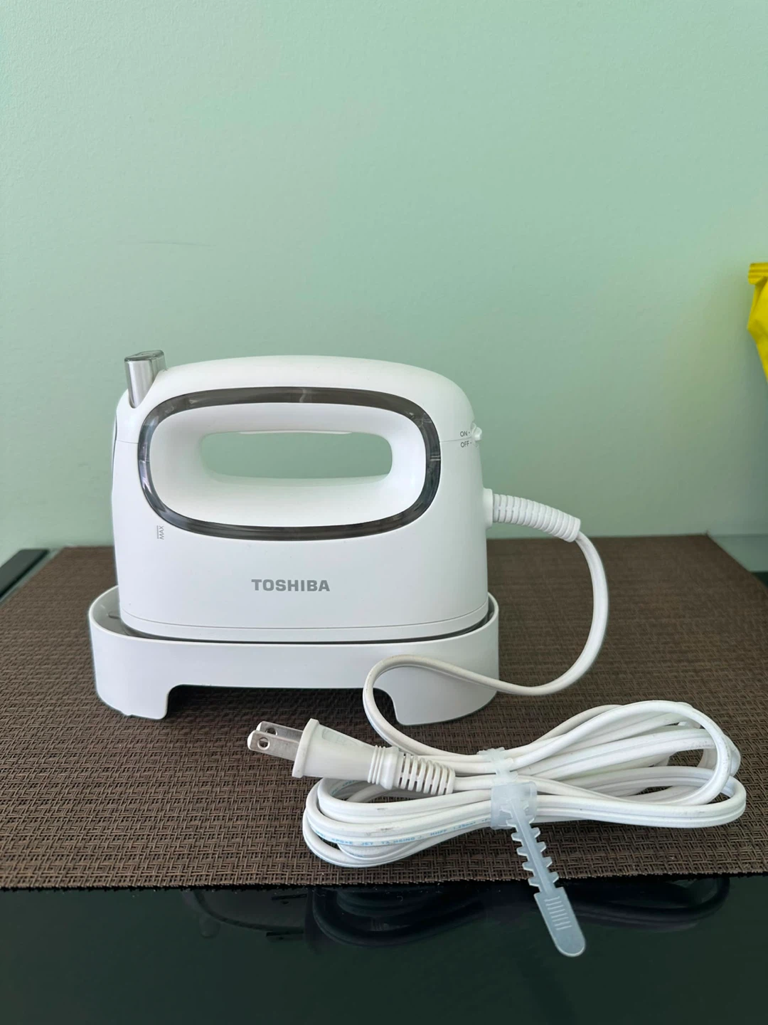 Toshiba Steam Iron - photo 3