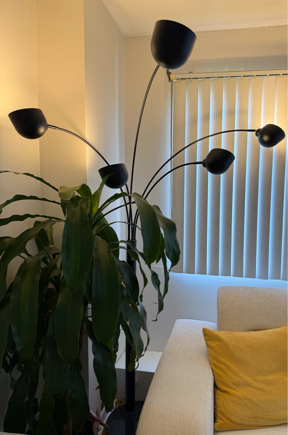 Black Arc Floor Lamp