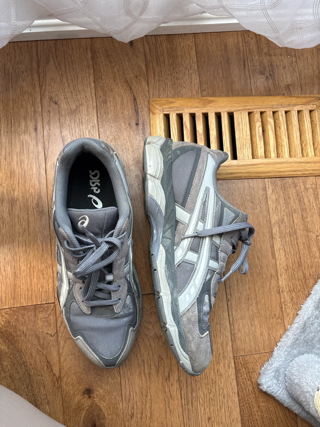 ASICS Grey Running Shoes size 10.5 - photo 2