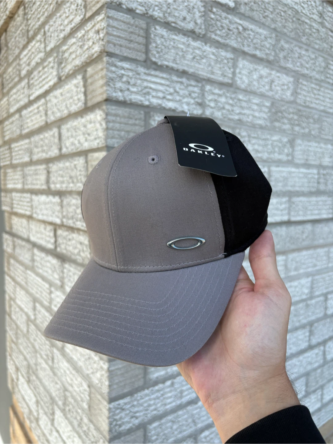Oakley ball cap hat L/XL fitted flex fit BNWT