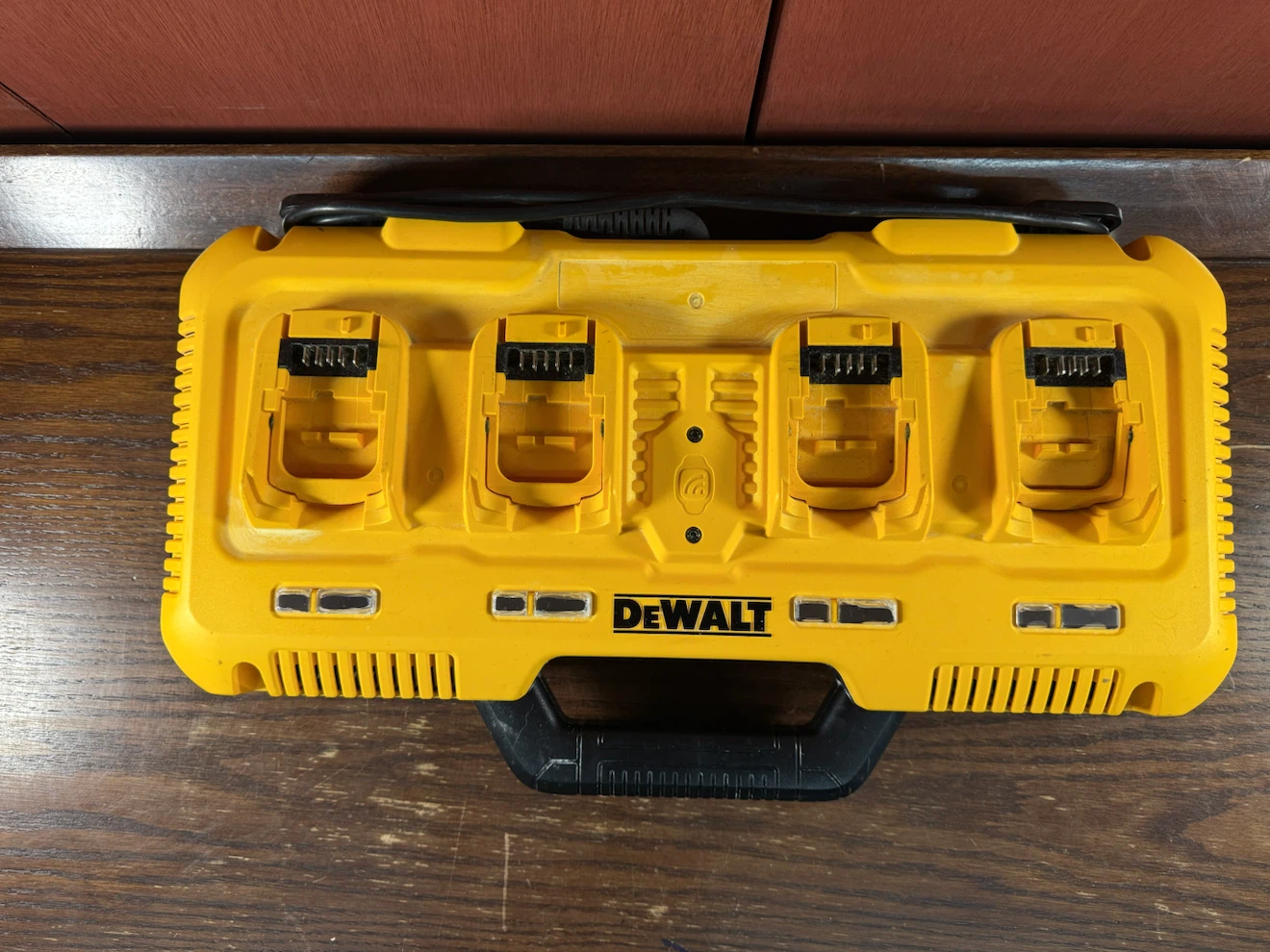 DEWALT 12V/20V/60V MAX Lithium-Ion 4-Port Fast Battery Charger