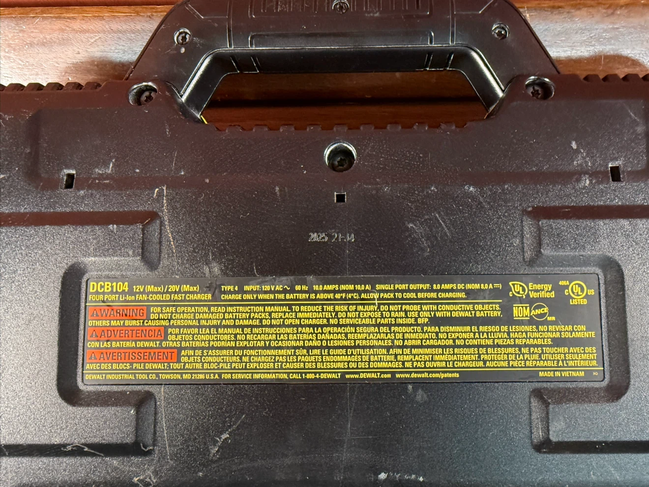 DEWALT 12V/20V/60V MAX Lithium-Ion 4-Port Fast Battery Charger - photo 3