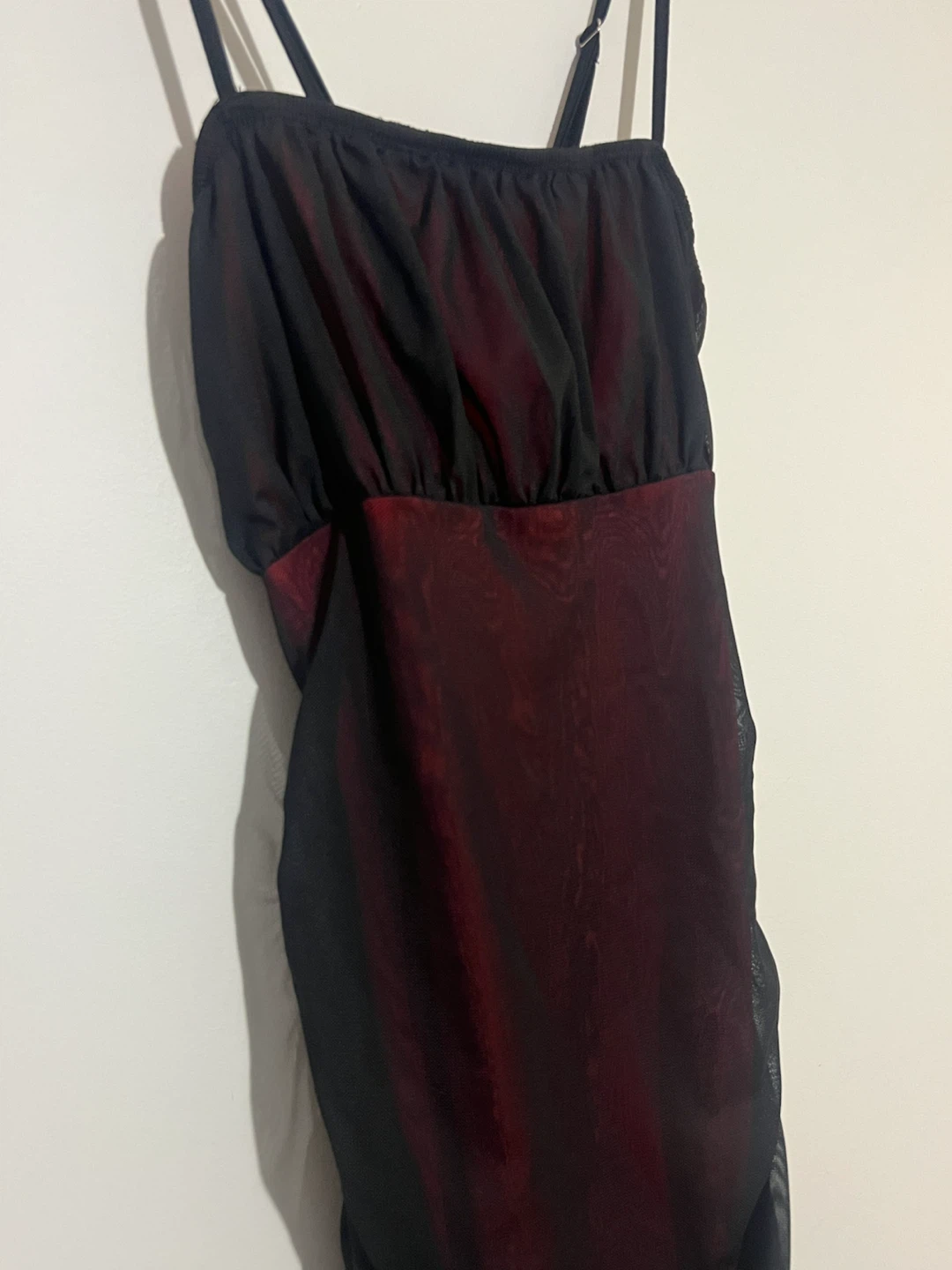 Black & Red Ruched Mesh Mini Dress - photo 2