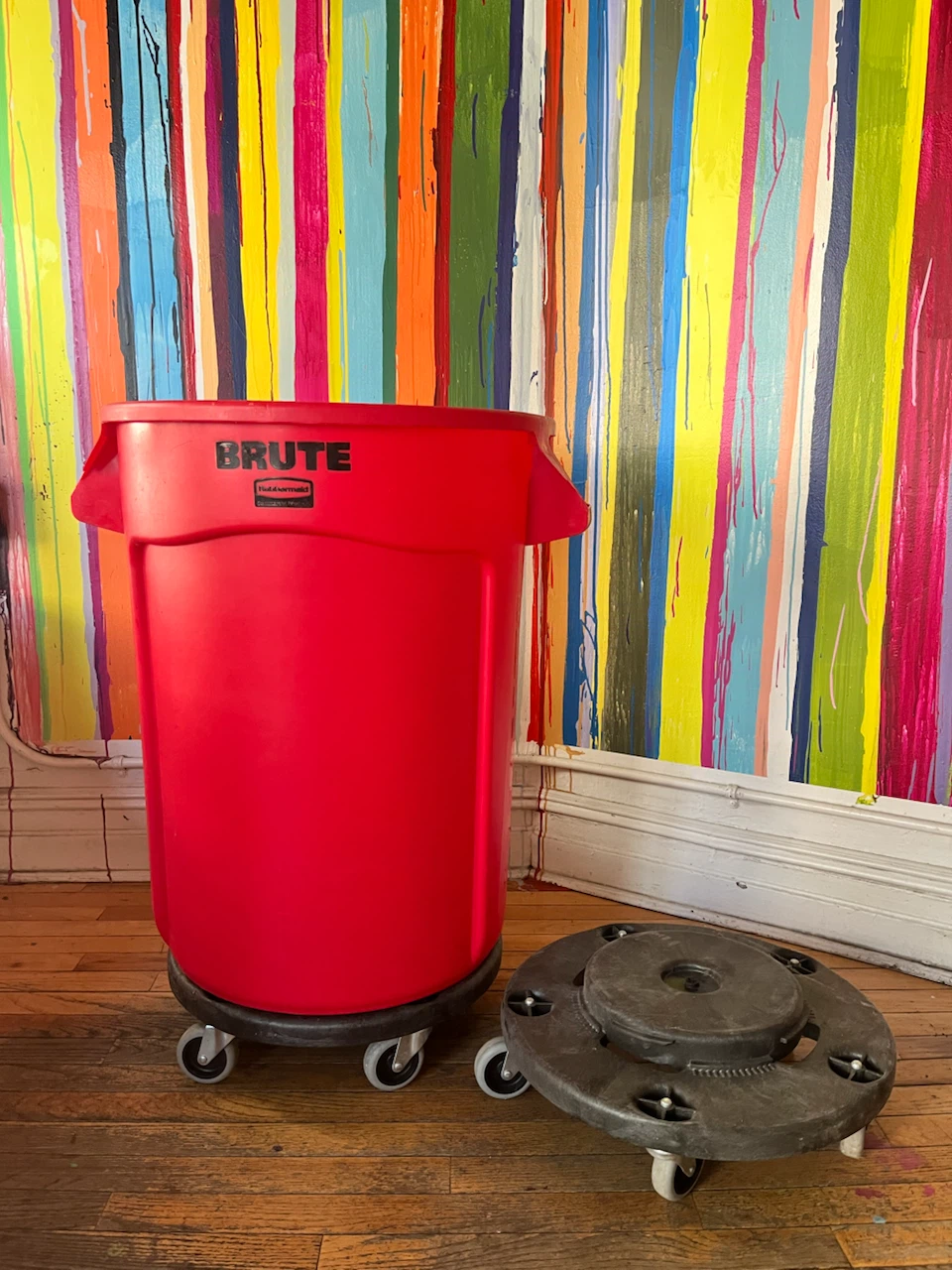 Brute Trash Can with Wheels