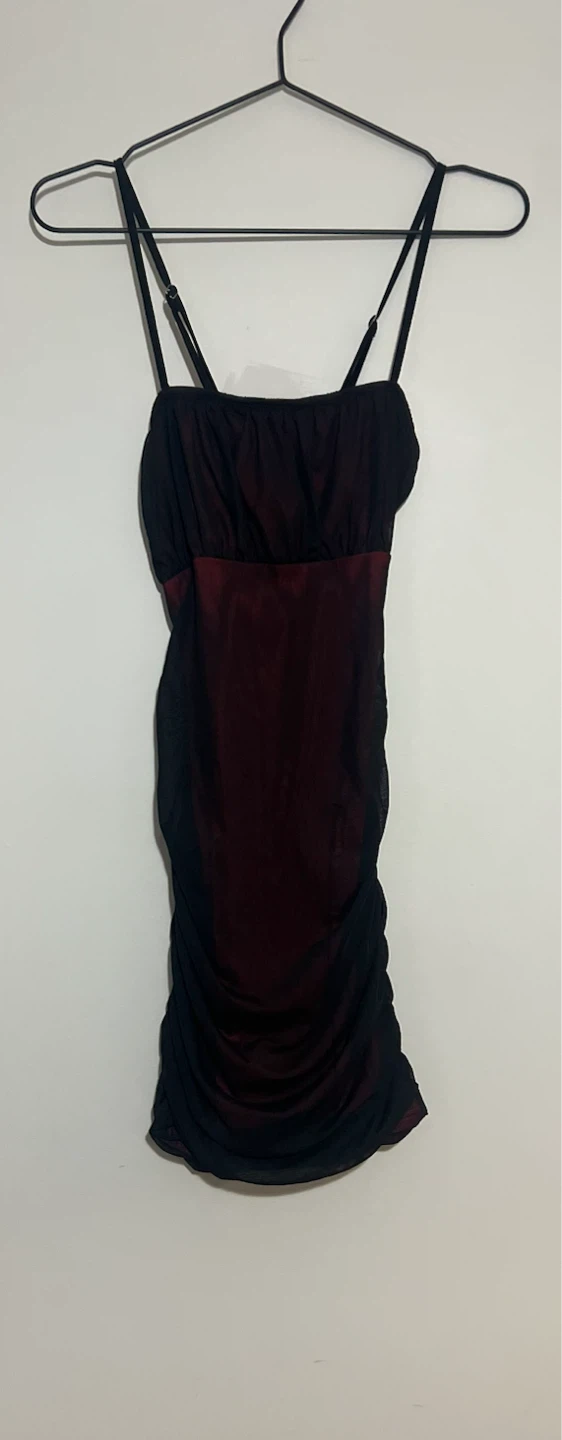 Black & Red Ruched Mesh Mini Dress - photo 4
