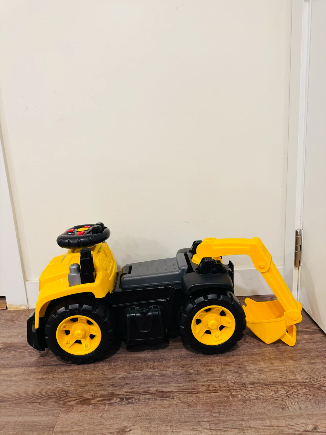 CAT Ride-On Excavator Toy - photo 2