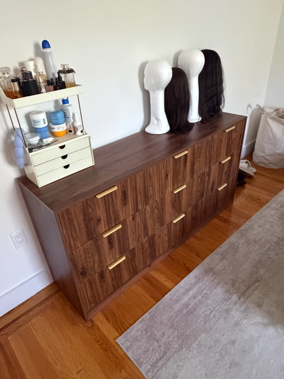 Sscaktu Walnut 9 Drawer Dresser - photo 2