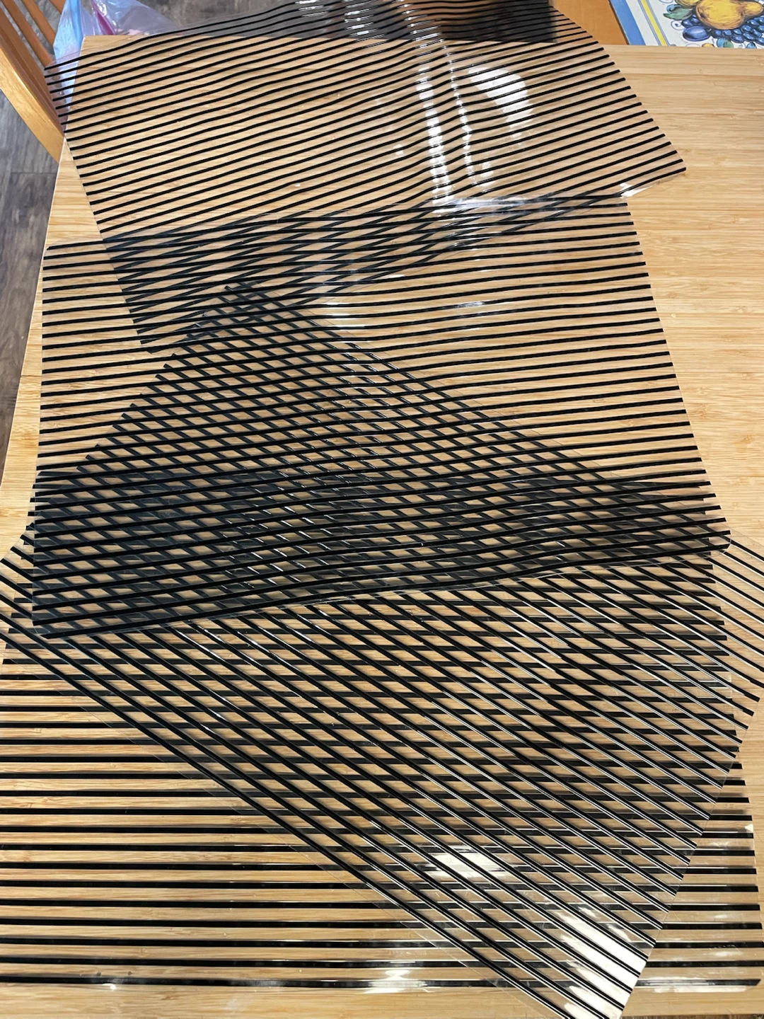 Set of 4 Striped Clear Plastic Placemats - photo 2