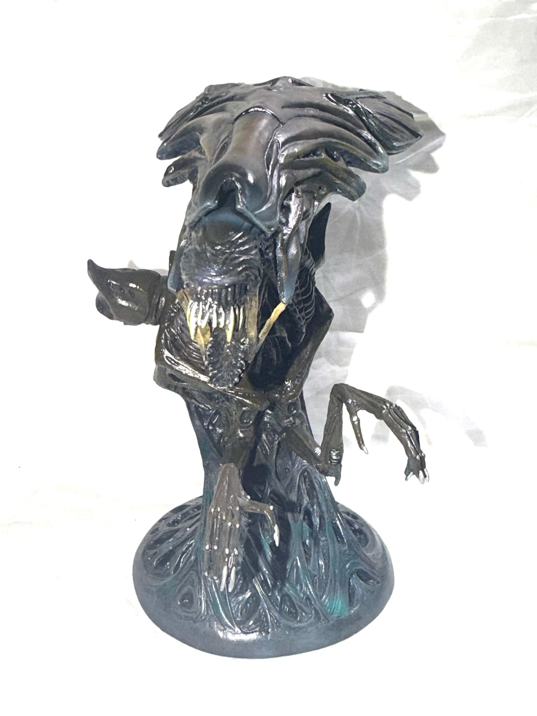 Palisades Alien Queen Collectible Limited Edition Statue Bust - photo 3