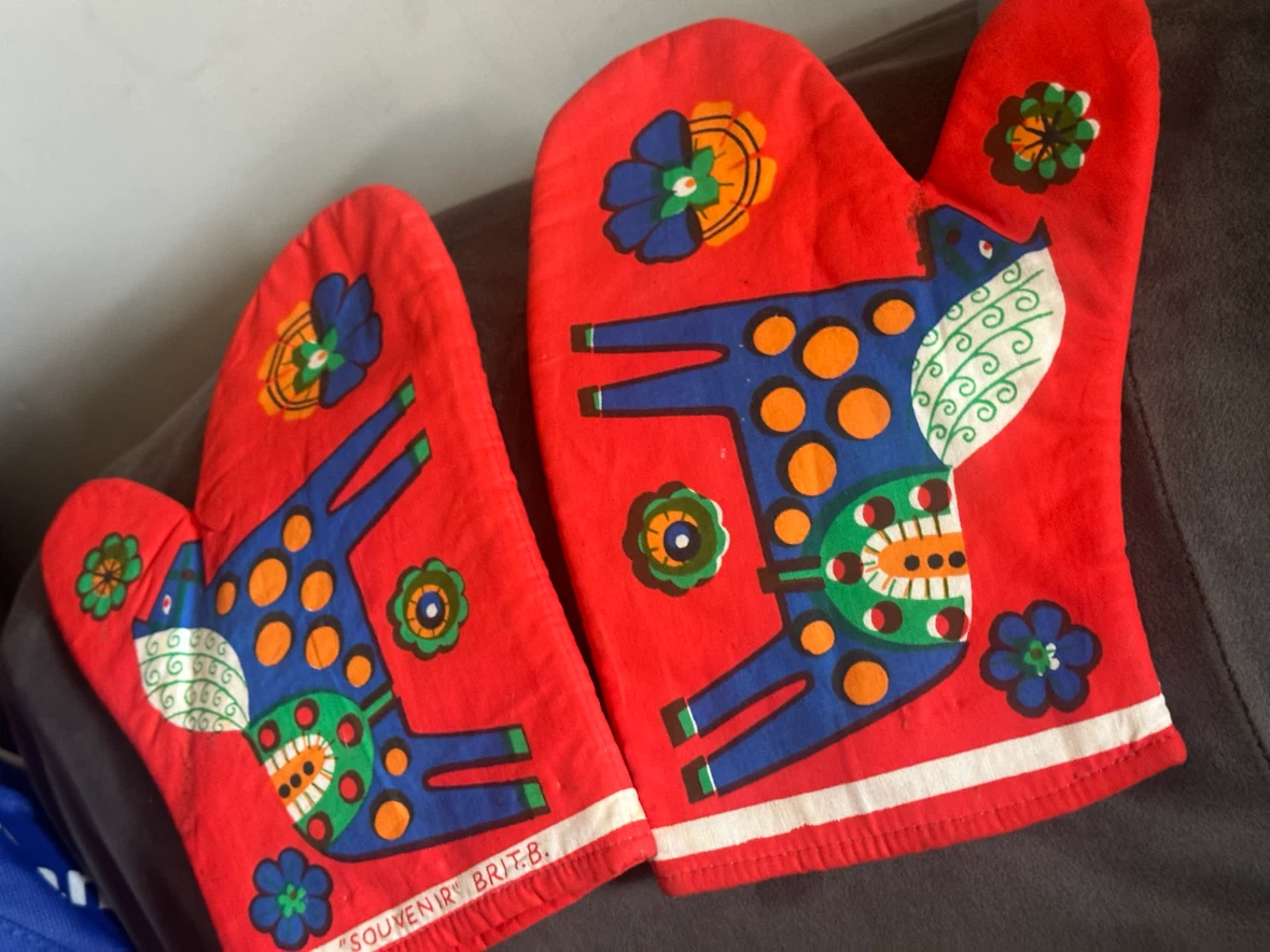 Vintage Dala Horse Folk Art Oven Mitts - photo 2