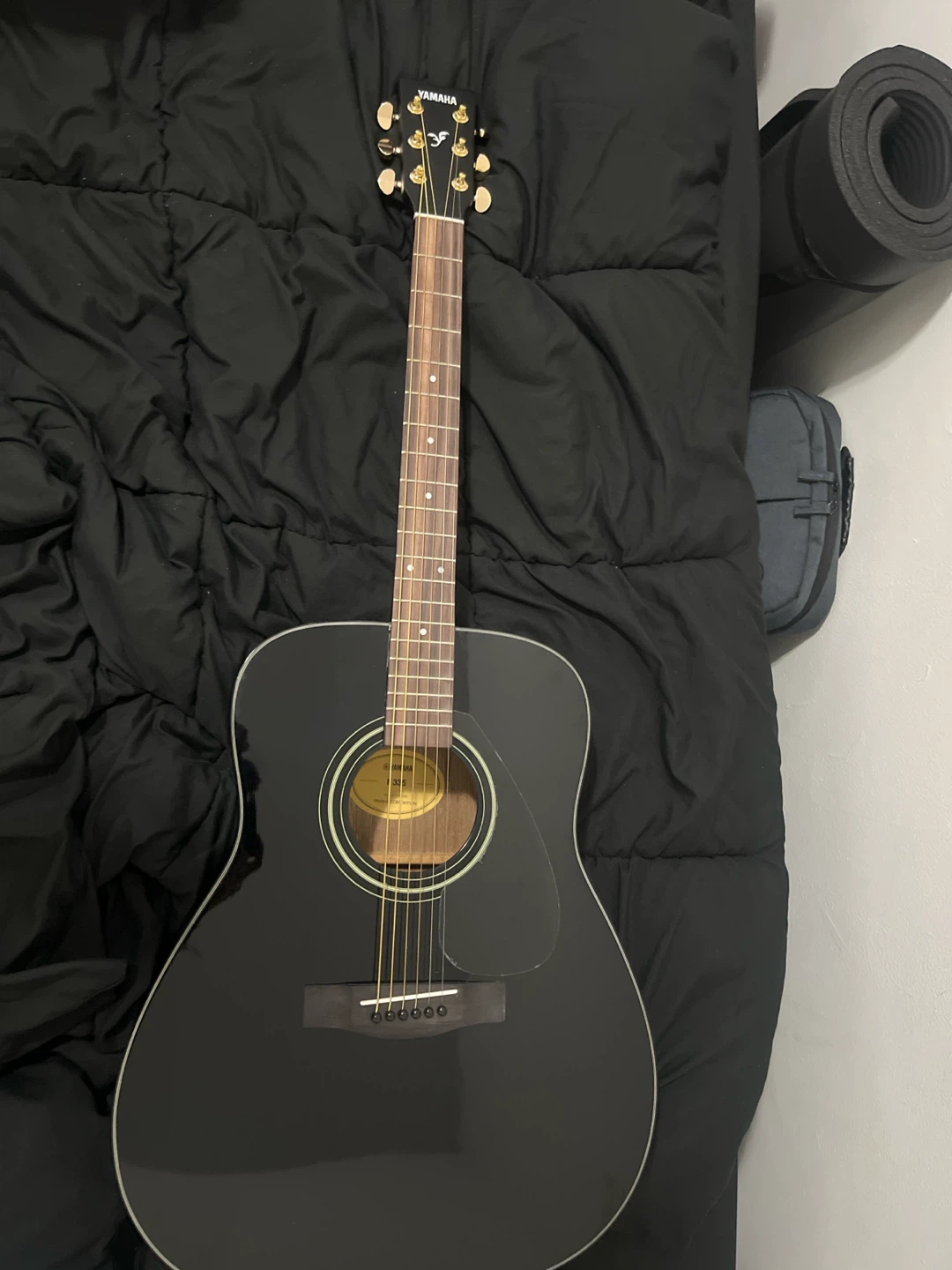 Yamaha F335 Acoustic Guitar - photo 2