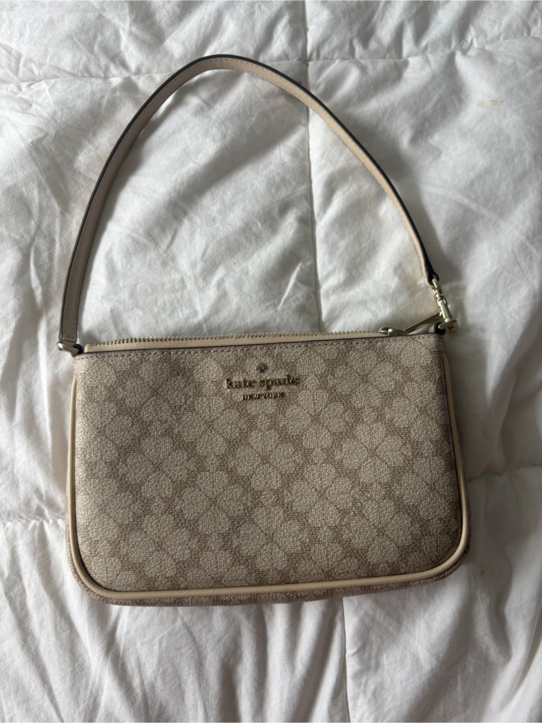 Kate Spade New York Wristlet Clutch