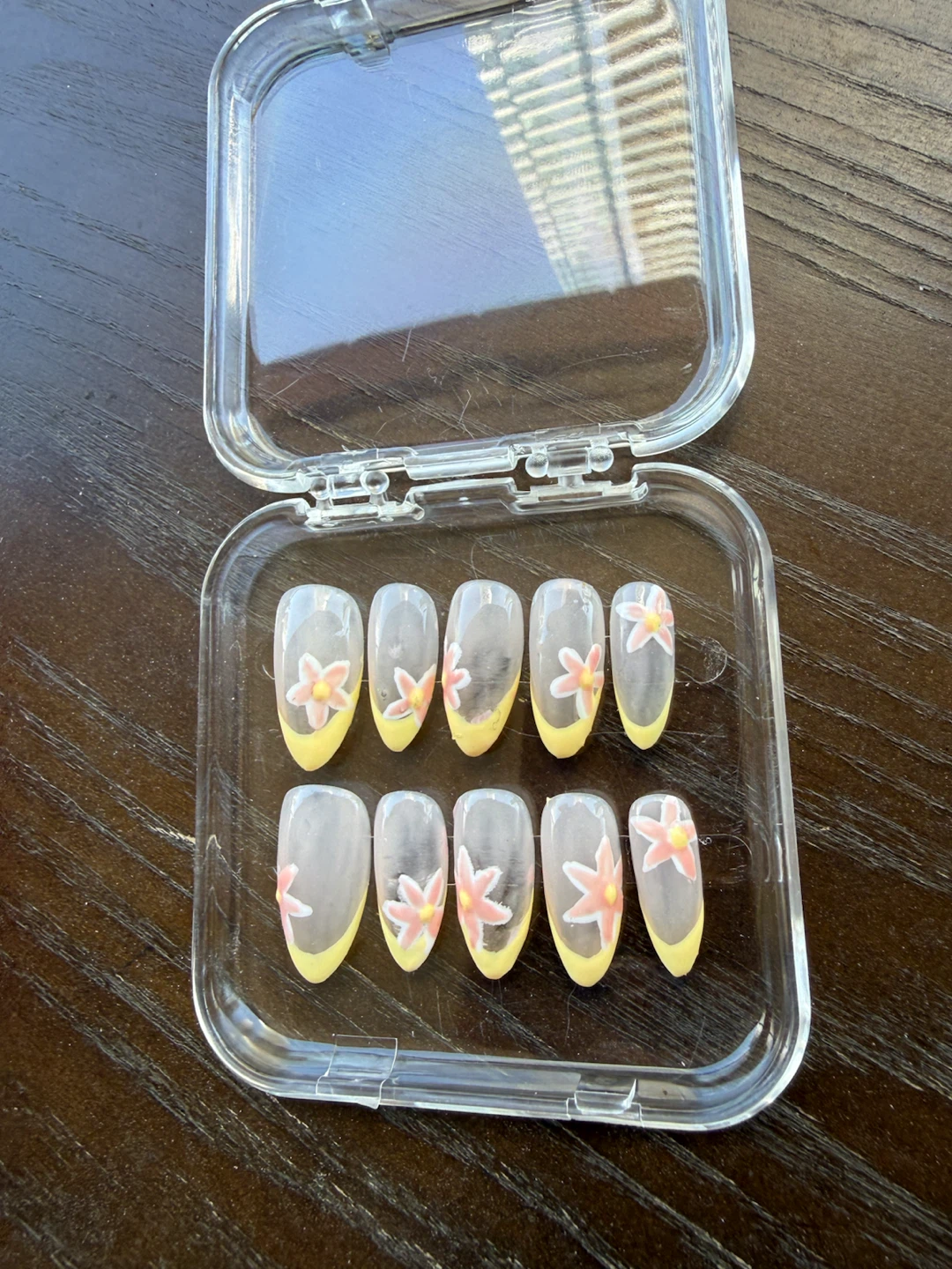 Handmade Press-on Nails with Floral Design - photo 2