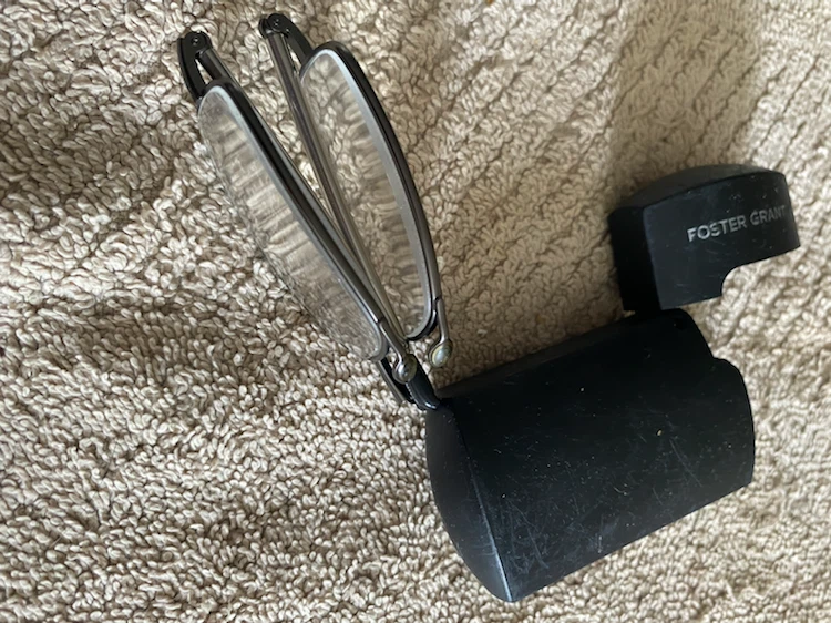 Foster Grant Reading Glasses with Case - photo 2