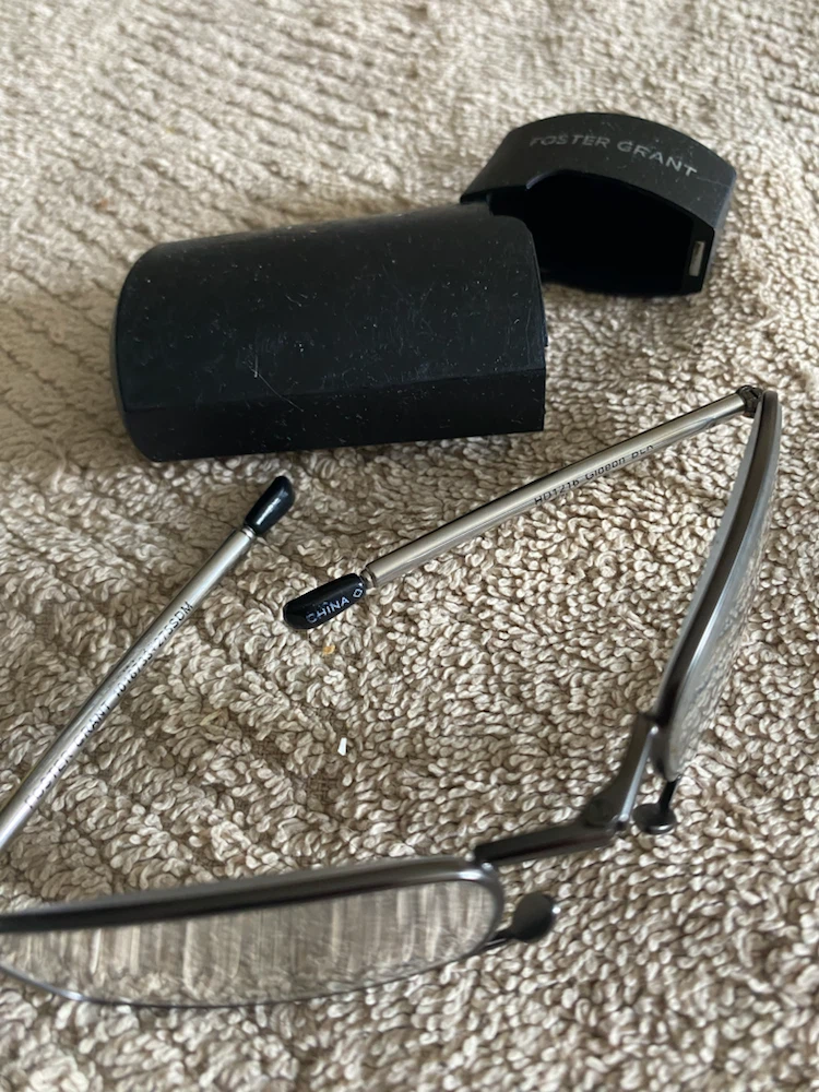 Foster Grant Reading Glasses with Case - photo 3