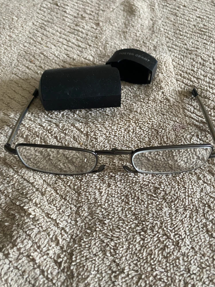 Foster Grant Reading Glasses with Case - photo 5