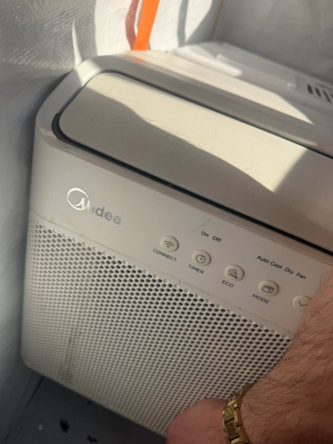 Smart window air conditioner