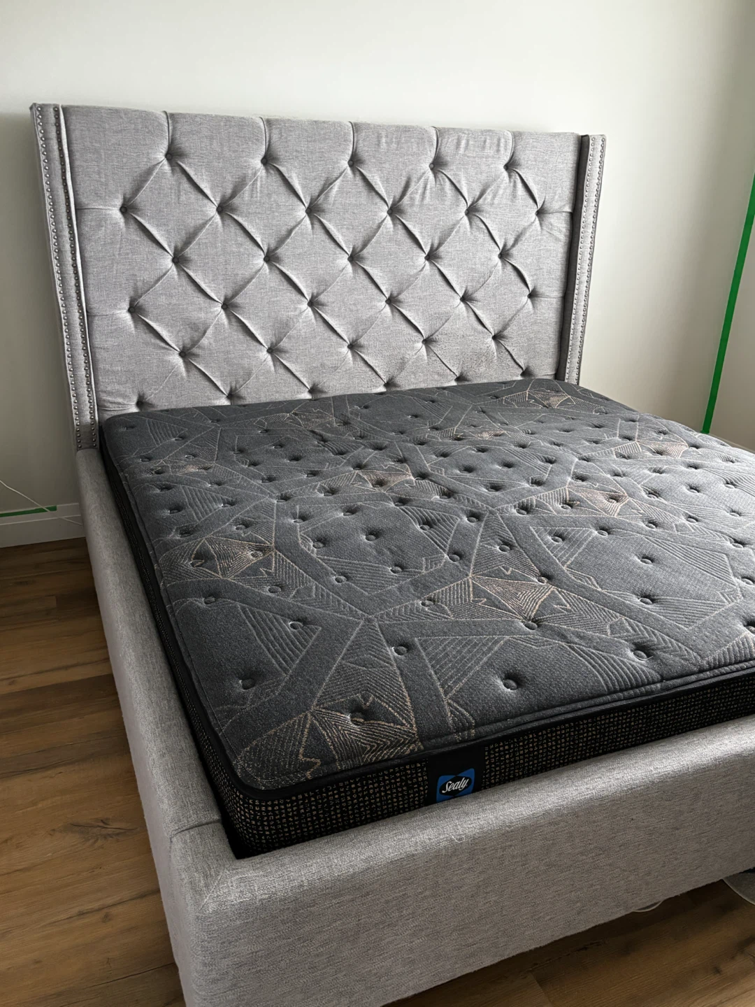 King size bed frame + Sealy mattress - photo 4
