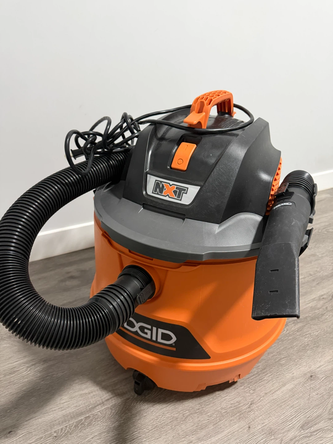 Ridig dry wet vacuum