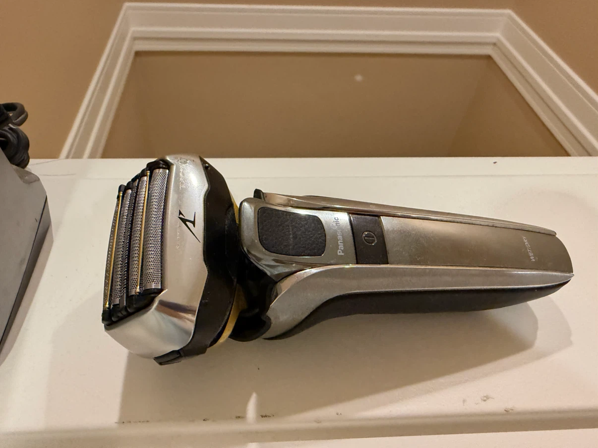 Panasonic ES-LV9Q Electric Shaver - photo 2
