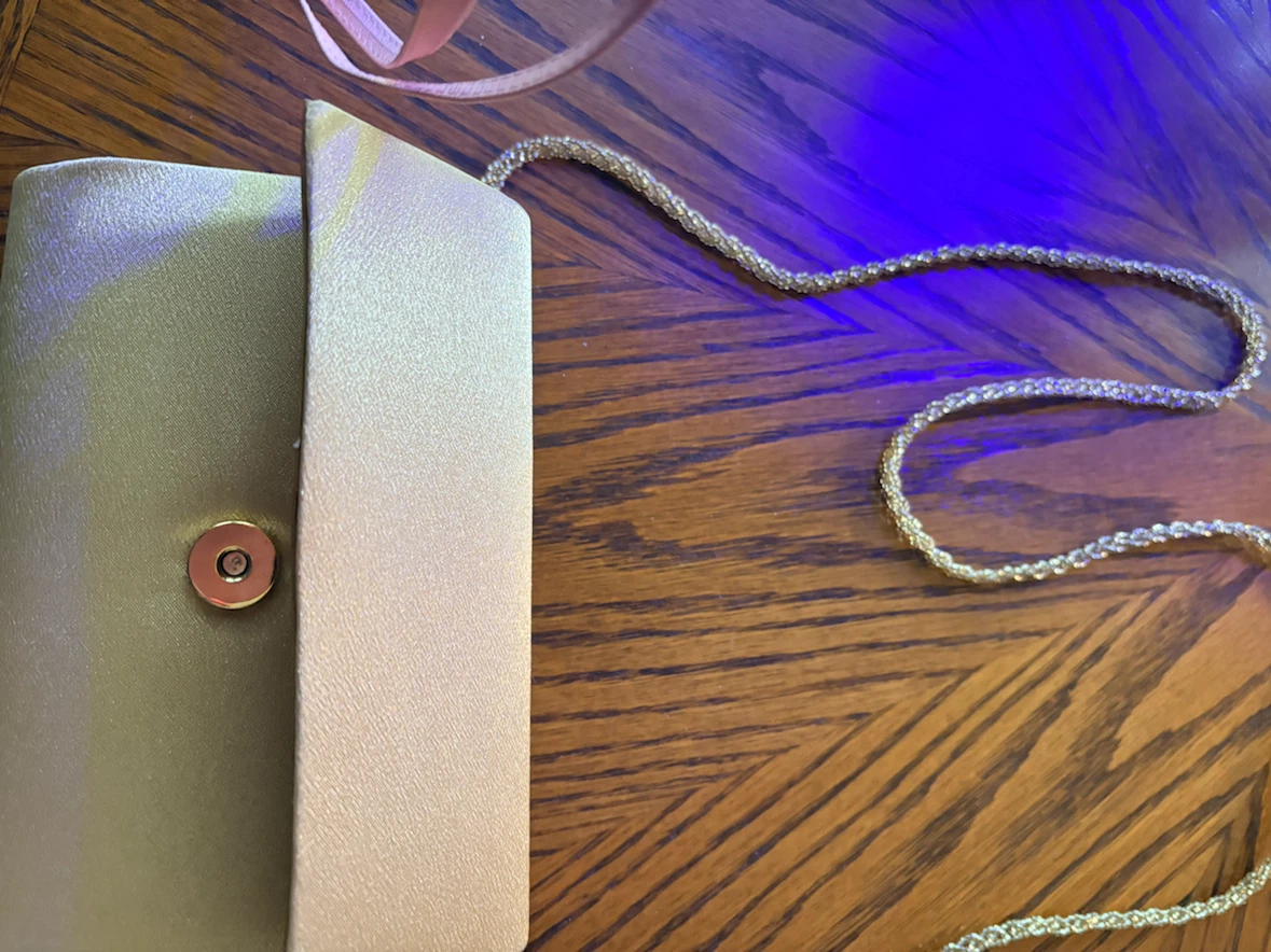 Beige clutch purse with gold chain strap - photo 2